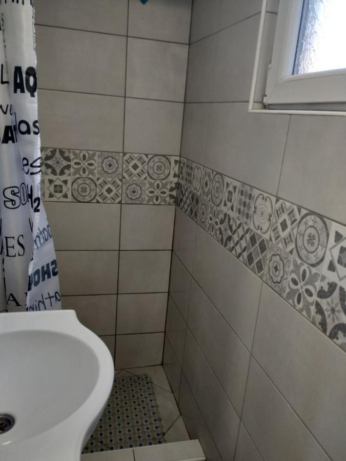 Studio Kaca Cetinje Luaran gambar