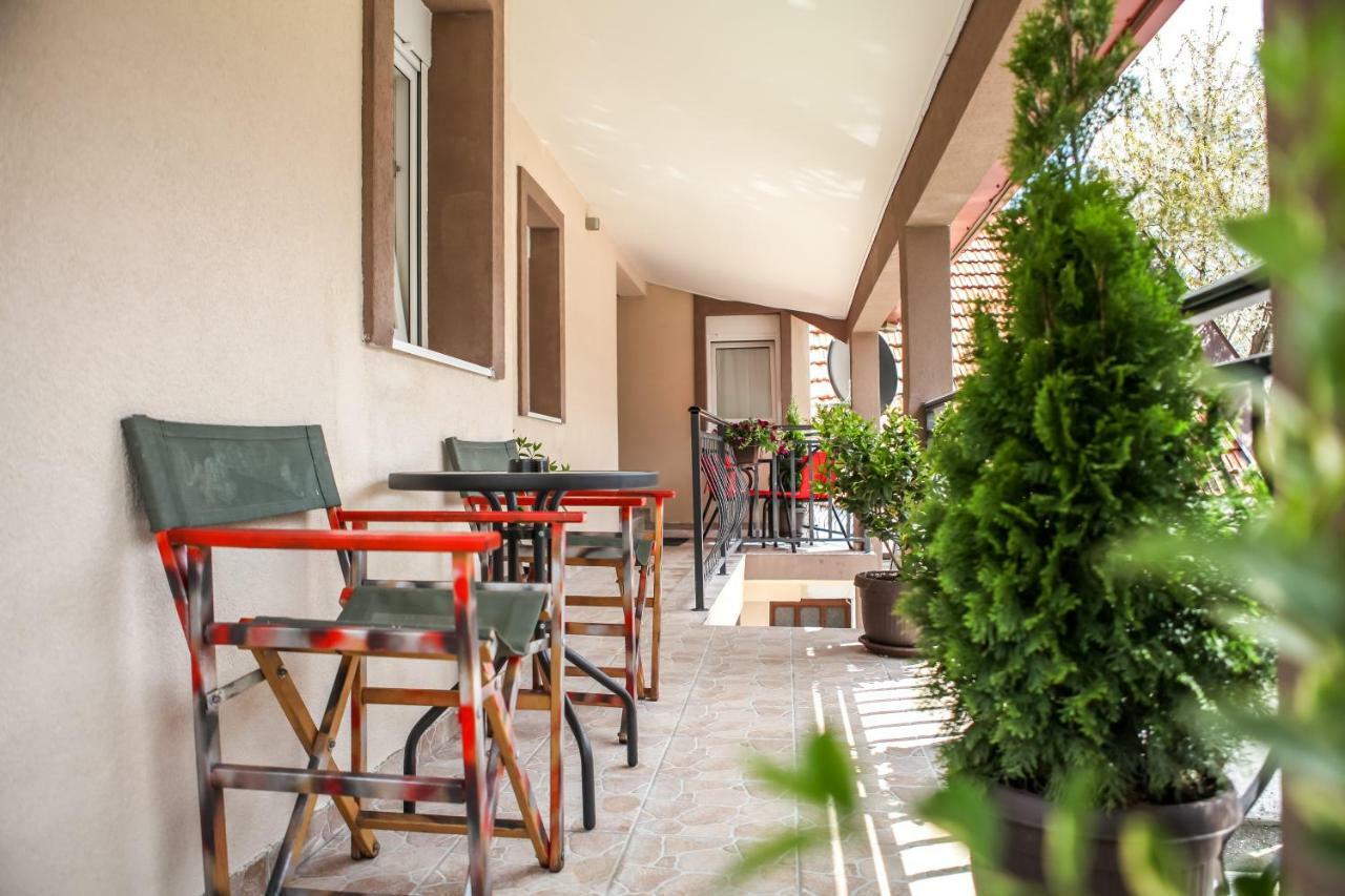 Studio Kaca Cetinje Luaran gambar