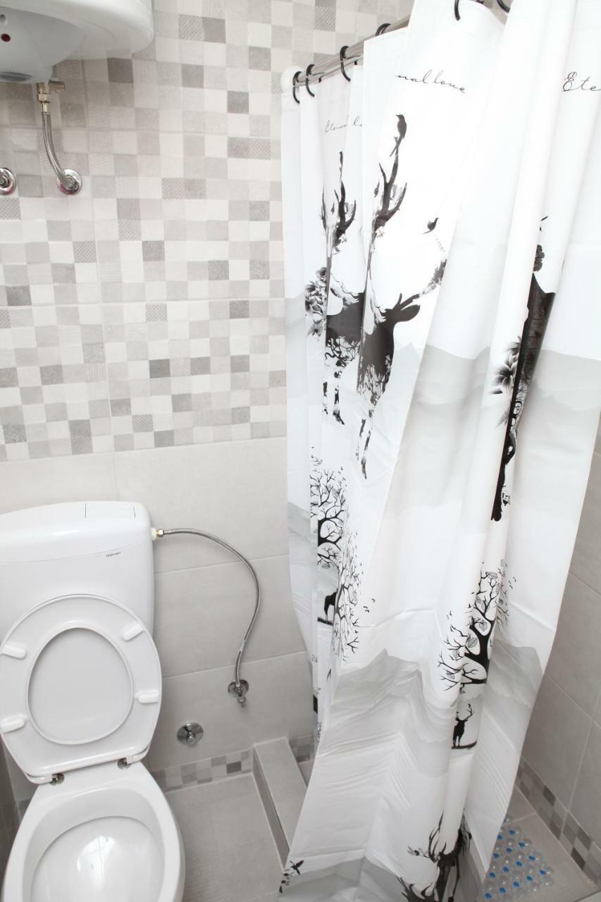 Studio Kaca Cetinje Luaran gambar