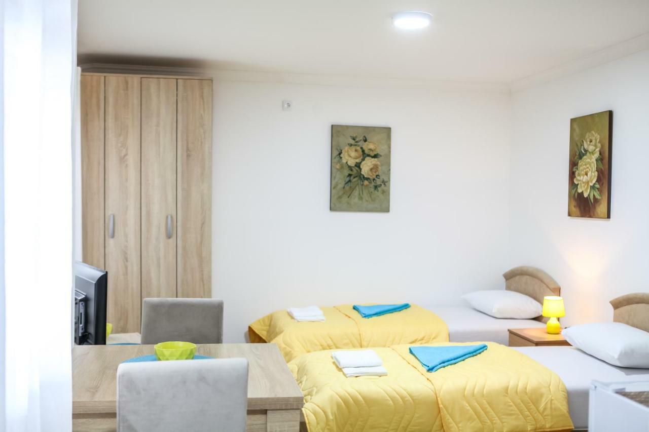 Studio Kaca Cetinje Luaran gambar