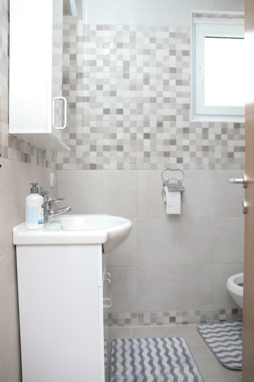 Studio Kaca Cetinje Luaran gambar