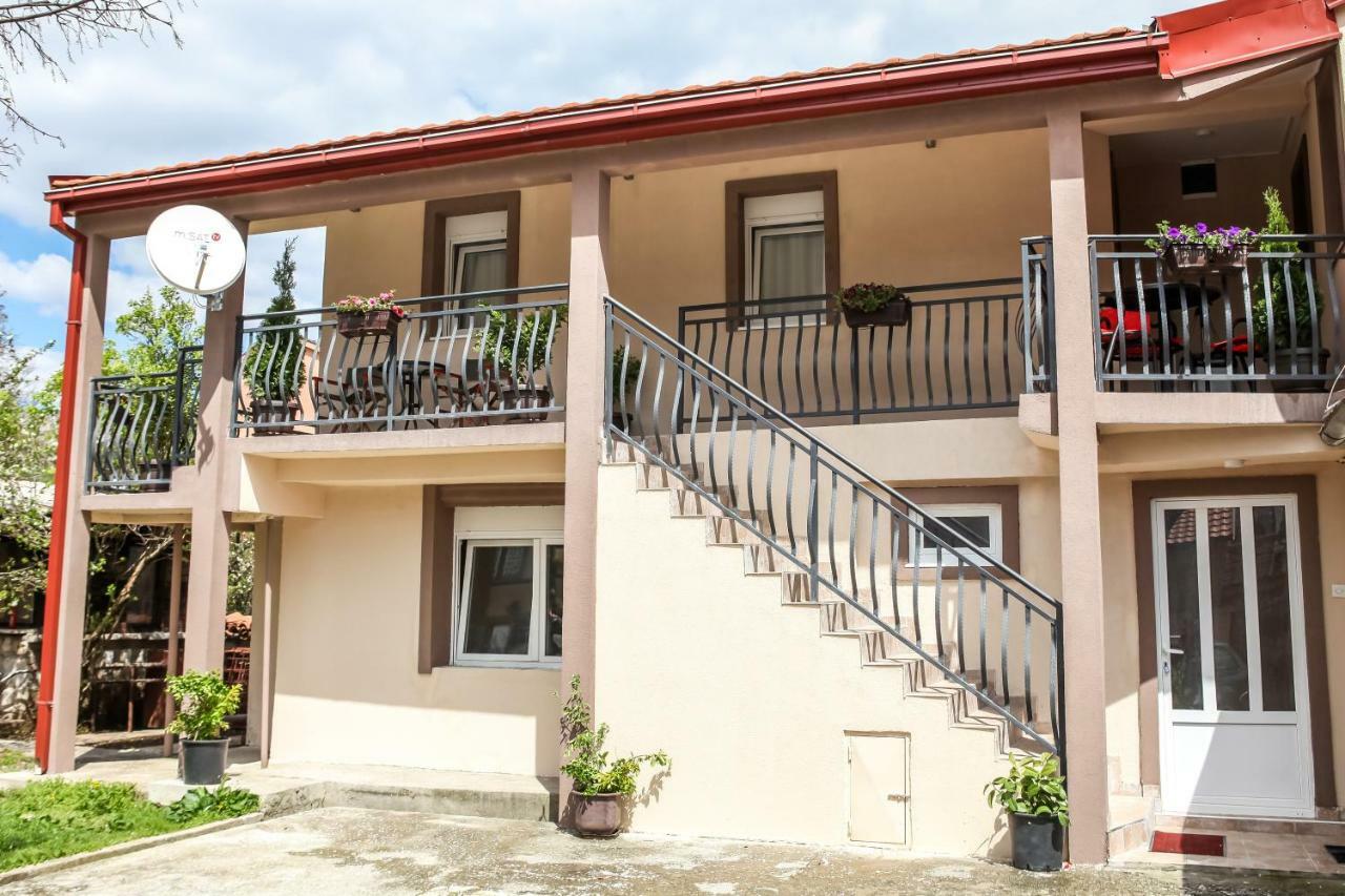 Studio Kaca Cetinje Luaran gambar