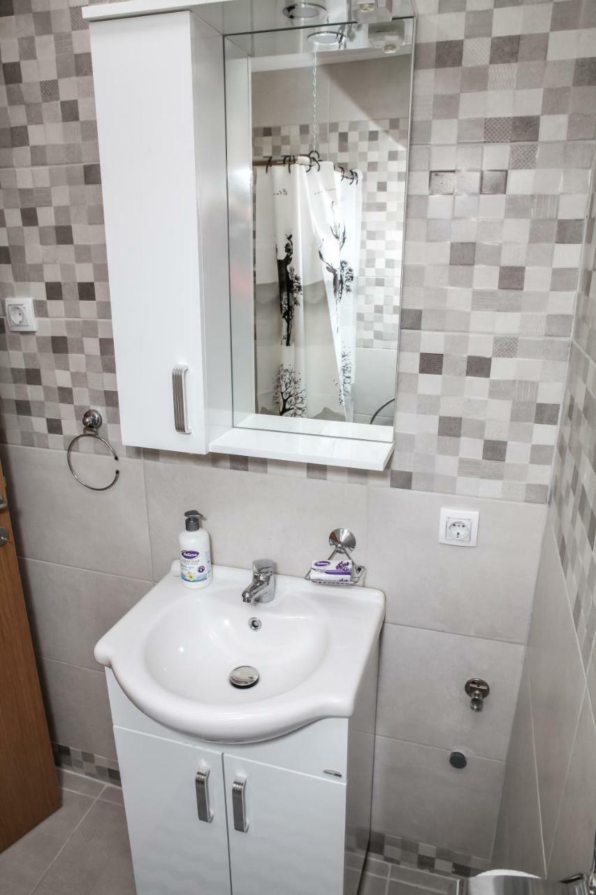 Studio Kaca Cetinje Luaran gambar